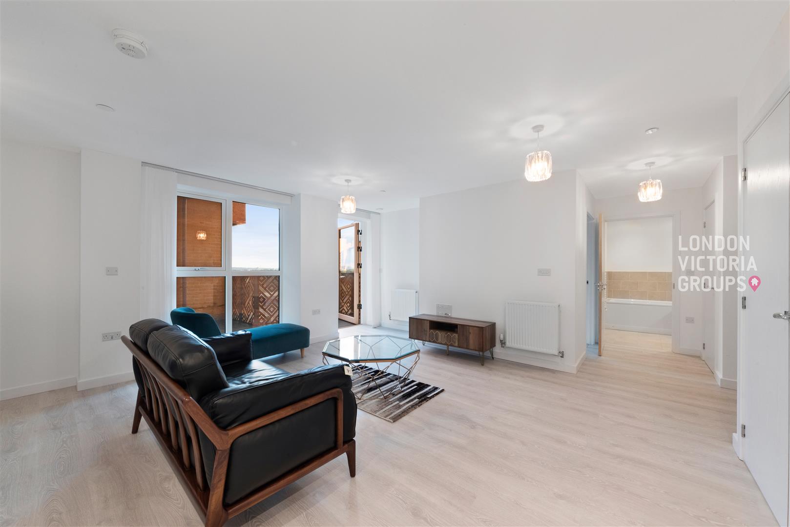 2 bed property in East Acton Lane, London